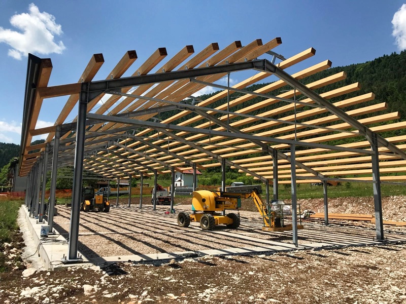 sctravi_foto principale coperture industriali_Tetti_e_strutture_in_legno